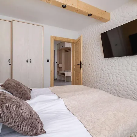 Snowhill Apartment By Rent Like Home-3